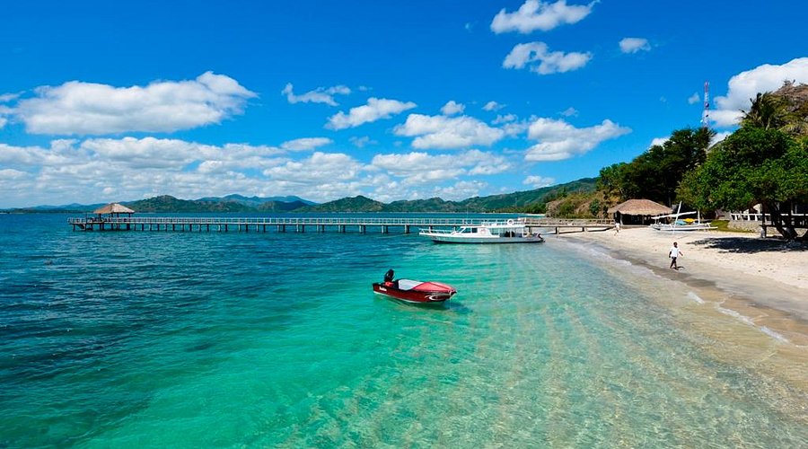 セコトンの浜、桟橋と船