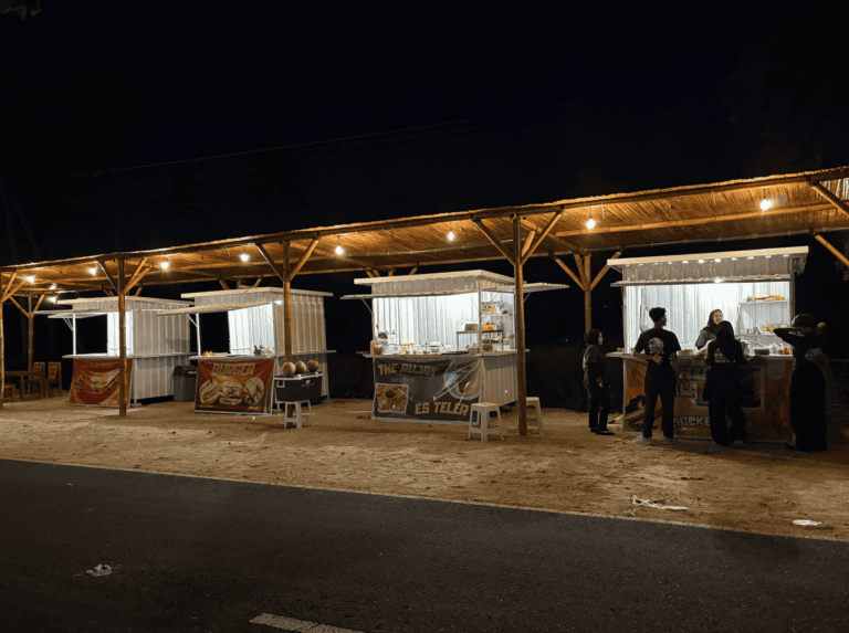 LOCAL FOOD STREET の夜の屋台